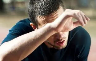 عرق کردن موی سر؛ نگران باشیم یا نه؟