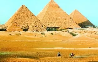 راز اشیای کشف‌شده در اهرام ثلاثه