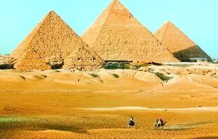 راز اشیای کشف‌شده در اهرام ثلاثه