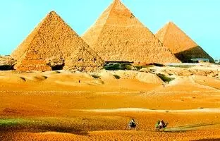 راز اشیای کشف‌شده در اهرام ثلاثه