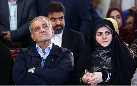 (تصویر) حضور پزشکیان در منزل مرحوم رئیسی