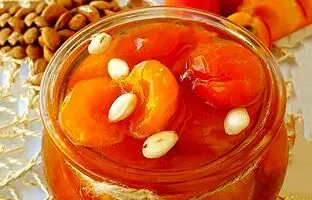 (ویدئو) طعم شیرین تابستان در خانه: طرز تهیه مربای زردآلو به روشی خاص