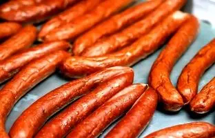 (ویدئو) بررسی یک هات داگ زیر میکروسکوپ
