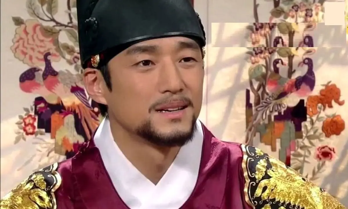 (تصاویر) بازیگر نقش «امپراتور سوکجونگ» بیرون سریال دونگی؛ شیک و متفاوت