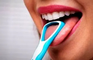 آموزش استفاده از زبان پاک کن + فواید و عوارض