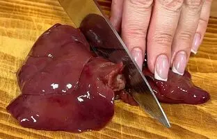 (ویدئو) نحوه پخت یک غذای اسپانیایی با یک کیلو جگر مرغ