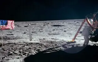 چه بر سر پرچم‌هایی که فضانوردان آپولو روی ماه گذاشتند، آمده است؟
