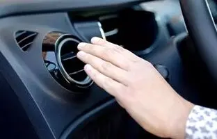 کولر خودروتان خنک کار نمی‌کند؟ این راه حل‌ها را امتحان کنید!