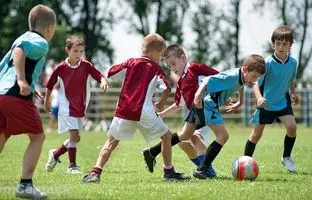 ورزش در گرمای تابستان برای کودکان: فواید، خطرات و نکات ایمنی