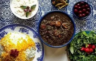 طرز تهیه خورش قورمه سبزی با گوشت قلقلی