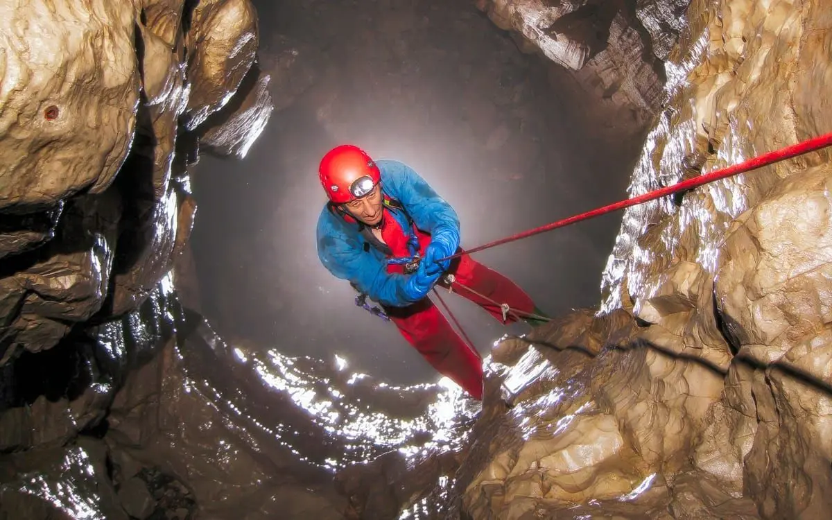 سفر به سرزمین غارها؛ تجربه خنک تابستانه در خاص ترین جاذبه های طبیعی کرمانشاه