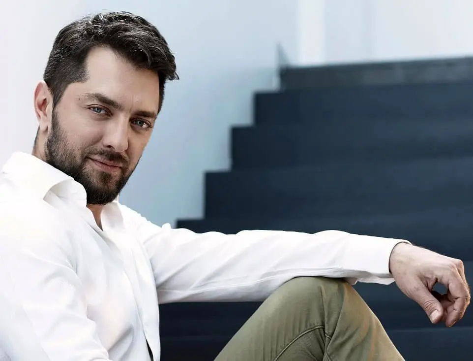 استایل سلبریتی‌های مرد در تابستان 1403/ 2024 که می‌توانید از آن‌ها الهام بگیرید