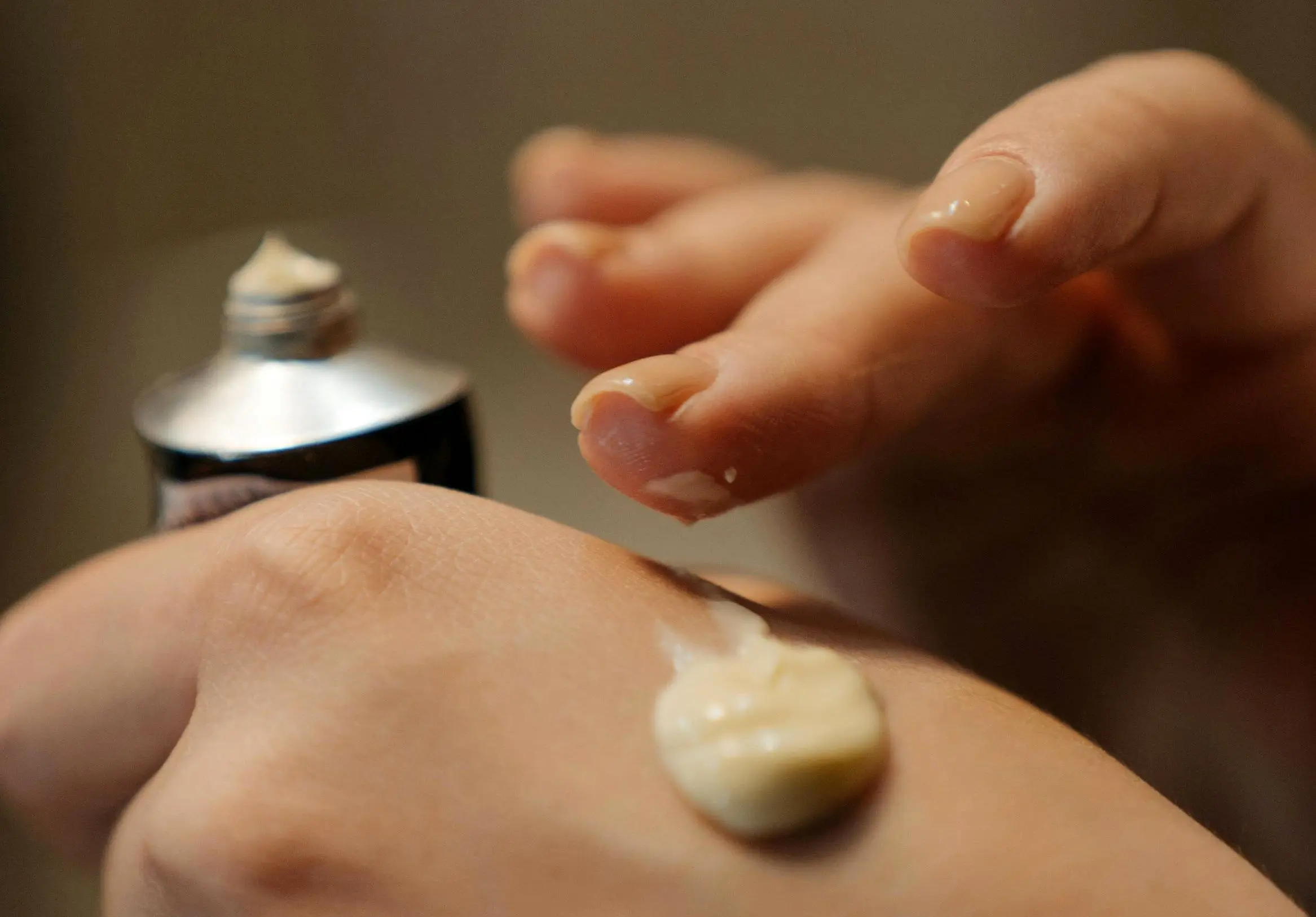 کرم پودرهایی که از پوست در برابر اشعه فرابنفش محافظت می‌کنند