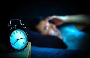 چرا خیلی‌ها اوایل سحر از خواب می‌پرند؟