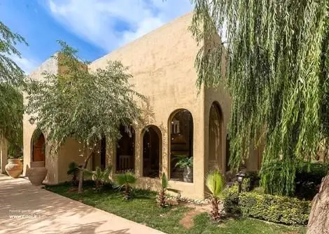 (تصویر) معماری متفاوت یک باغ «بوهمیایی» در جنوب تهران