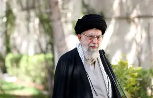 (ویدئو) وداع رهبر انقلاب با پیکر شهید اسماعیل هنیه