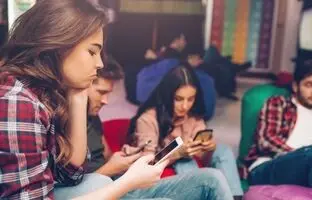 8ویژگی افرادی که زیادی از شبکه‌های اجتماعی استفاده می‌کنند