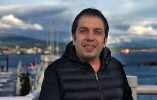 (ویدئو) تصویری جالب از عباس جمشیدی‌فر و همسرش در اکران خصوصی یک فیلم