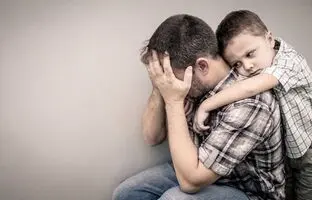 تراپی برای این افراد جواب نمی‌دهد/ اگر مادر یا پدر افسرده دارید به این توصیه‌ها عمل کنید