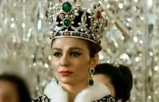عکس قدیمی: فرح در میان مادران نمونه سال در آذرماه 1349 