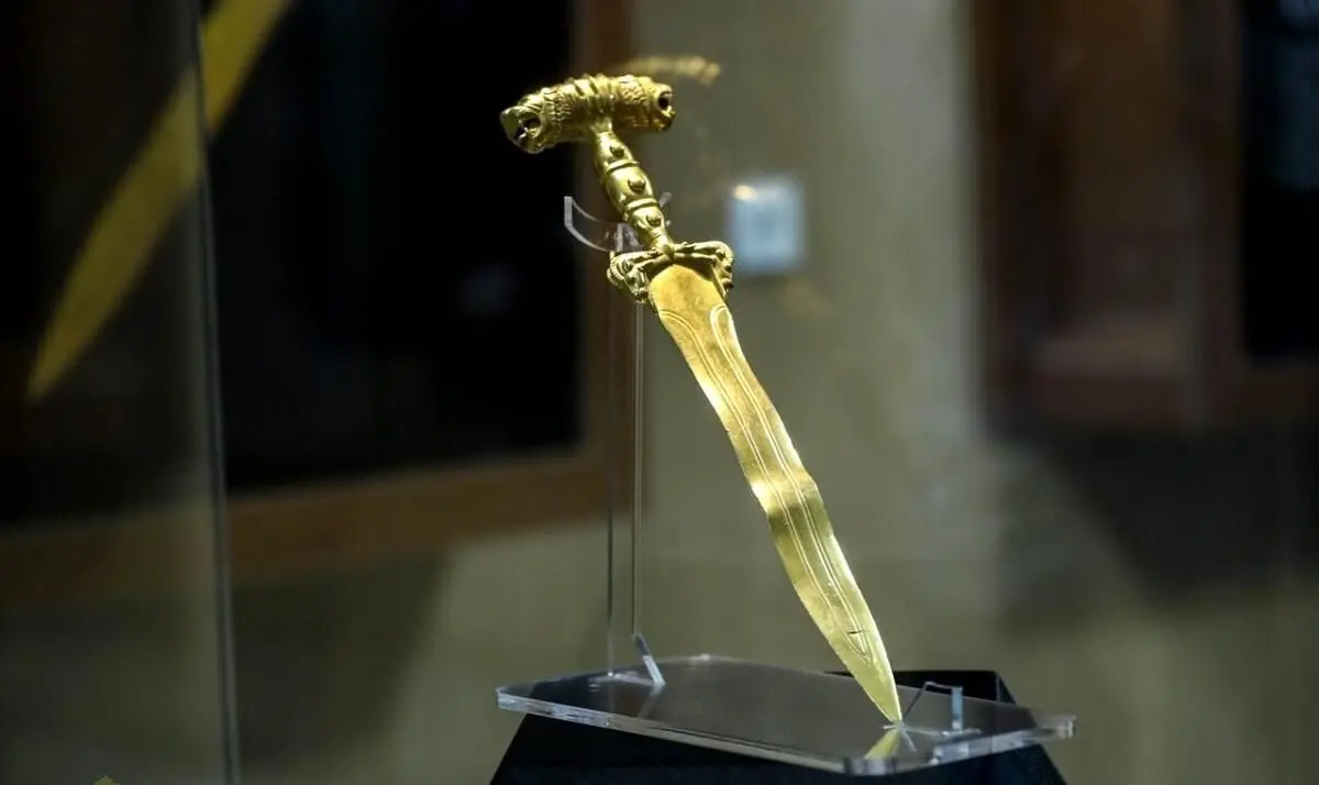 شمشیر طلای هخامنشی: شمشیر باستانی و کاملا طلای ایرانی که در همدان کشف شد