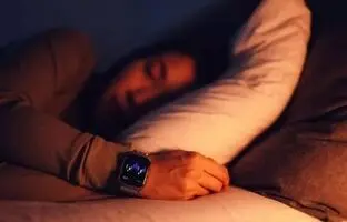 خوابیدن به پهلوی چپ چه بلایی بر سر قلب و مغز می‌آورد؟ 