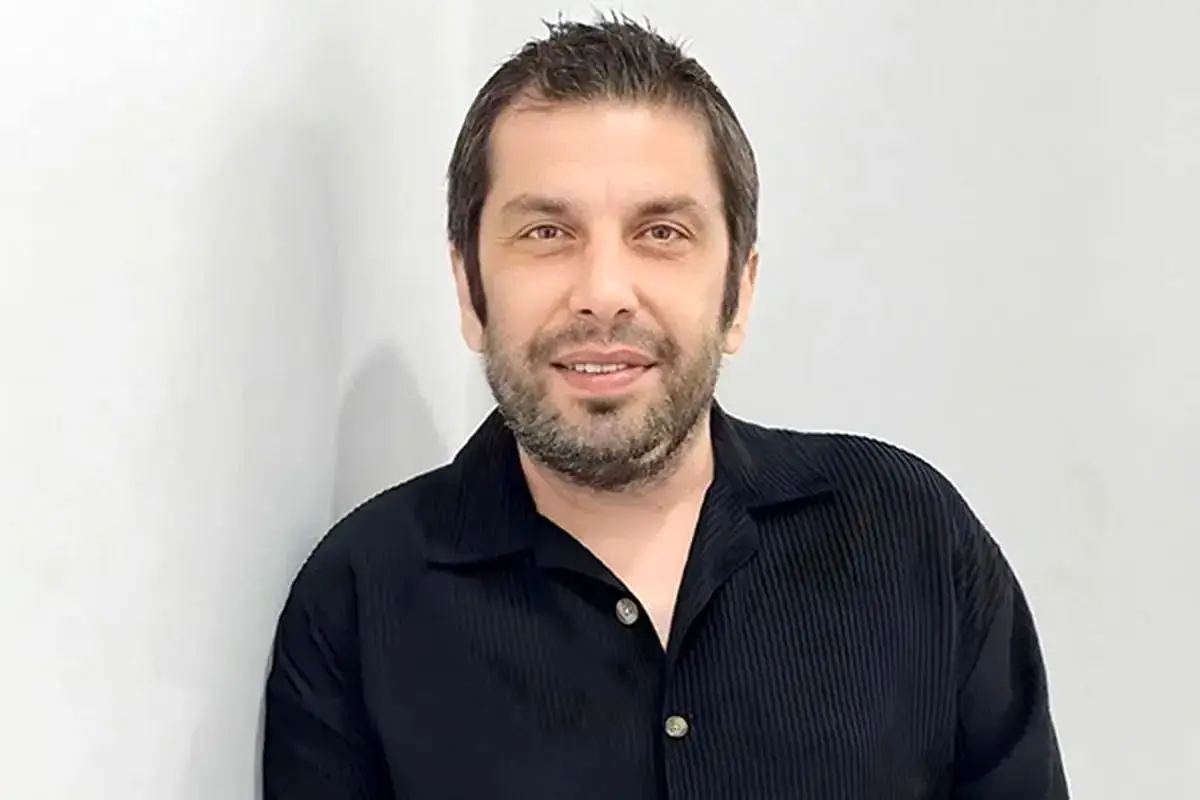 حضور چهره‌های هنری در مراسم ختم پدر عباس جمشیدی‌فر + ویدئو