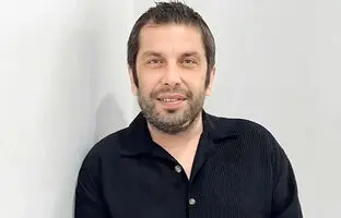 حضور چهره‌های هنری در مراسم ختم پدر عباس جمشیدی‌فر + ویدئو