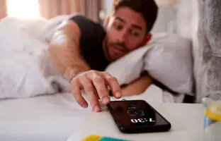 چرا نباید از تلفن هوشمند به عنوان «زنگ‌ بیداری» استفاده کرد؟