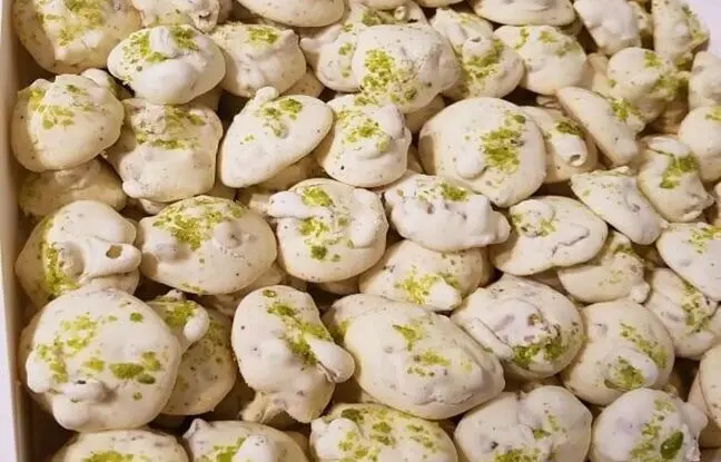 
طرز تهیه شیرینی پفکی گردویی برای عید نوروز
