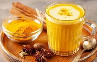 «شیر طلایی» ؛ یک روش ساده برای تهیه این نوشیدنی مفید