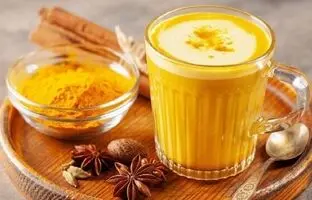 «شیر طلایی» ؛ یک روش ساده برای تهیه این نوشیدنی مفید