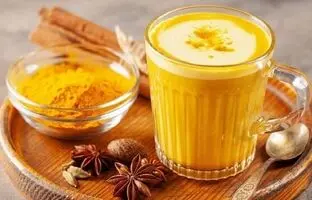 «شیر طلایی» ؛ یک روش ساده برای تهیه این نوشیدنی مفید