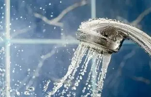 در طول سرماخوردگی می‌توان حمام کرد؟/ برای کاهش تب باید دوش آب سرد گرفت؟
