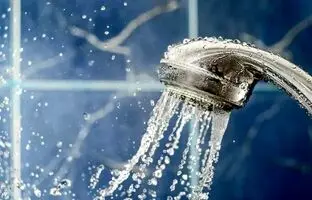 در طول سرماخوردگی می‌توان حمام کرد؟/ برای کاهش تب باید دوش آب سرد گرفت؟