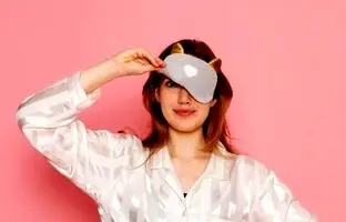 ۷ مزیت چشم‌بند برای بهبود کیفیت خواب شما