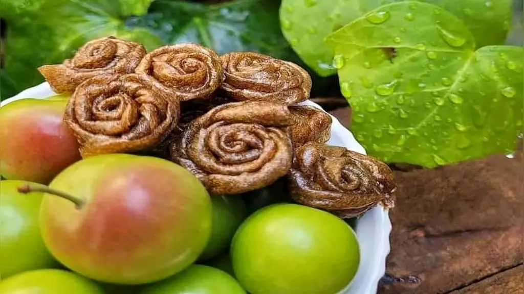 خوشمزه بپزید؛ طرز تهیه لواشک گوجه سبز خانگی
