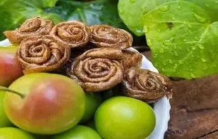 خوشمزه بپزید؛ طرز تهیه لواشک گوجه سبز خانگی
