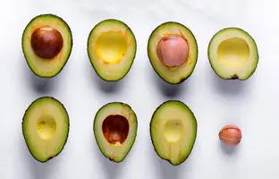 مصرف آووکادو در بارداری احتمال آلرژی غذایی را در نوزاد کاهش می‌دهد 