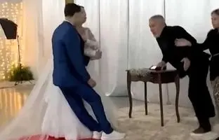  غش کردن داماد درست پیش از «بله» گفتن! + ویدئو