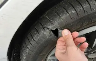 چگونه یک لاستیک پنچر را در ۲ دقیقه تعمیر کنیم؟+ ویدئو