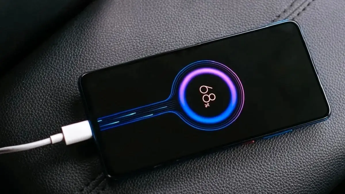 این هم نتیجه در شارژ ماندن گوشی موبایل برای زمان طولانی + ویدئو