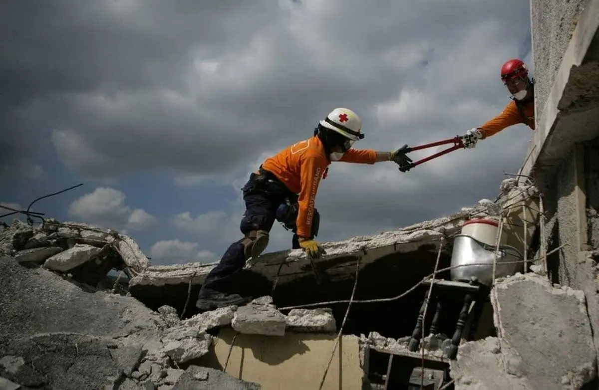 
چه اقداماتی باید در هنگام وقوع زلزله انجام دهیم؟
