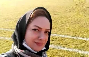 گزارش در شرایط سخت؛ پریسا پیرهادی حین گزارش مسابقه فوتبال زنان طاران و ملوان‎ برای رادیو + ویدئو