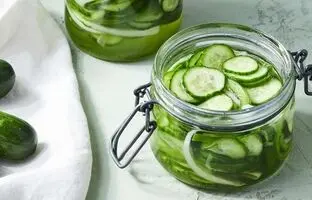 روش تهیه سس خیارشور برای ساندویچ با مواد ارزان