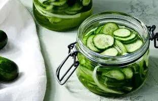 روش تهیه سس خیارشور برای ساندویچ با مواد ارزان