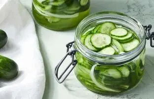 روش تهیه سس خیارشور برای ساندویچ با مواد ارزان