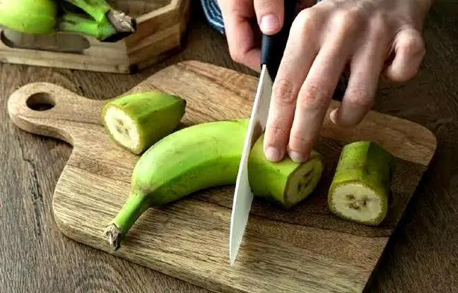 خواص بی نظیر موز سبز برای معده و بهبود گوارش 