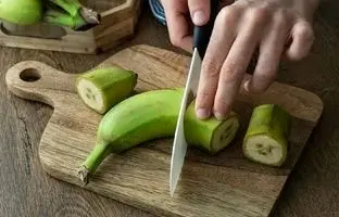 خواص بی نظیر موز سبز برای معده و بهبود گوارش 