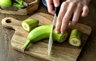 خواص بی نظیر موز سبز برای معده و بهبود گوارش 